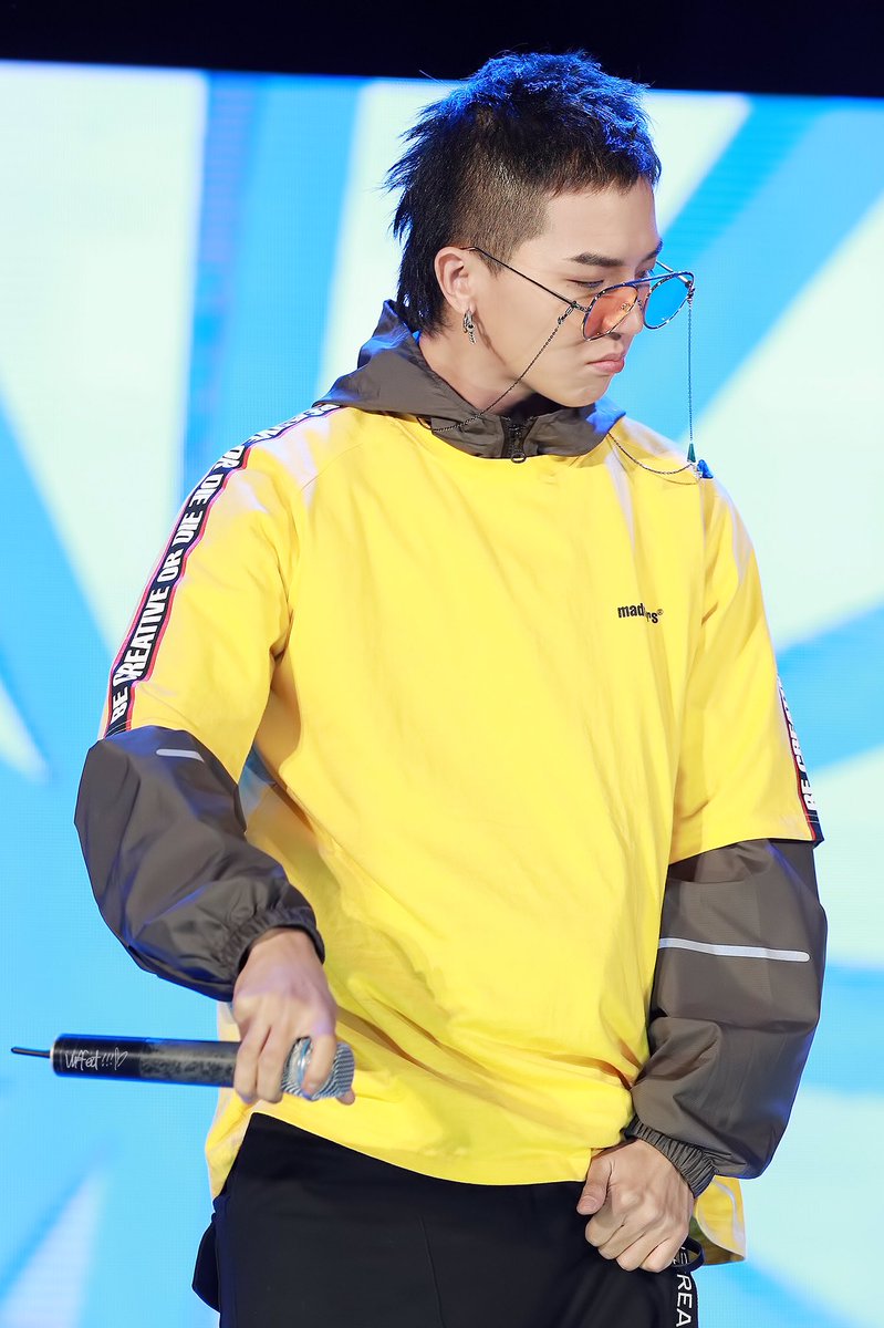 wffect's tweet photo. 170601 청주대
무대에서 가장 빛나는 위너✨
보고싶다😭
#위너 #송민호 https://t.co/Dq0kBeLiyr