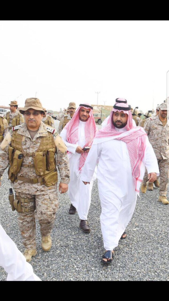 إبراهيم آل مرعي Twitterren أخي سمو الامير محمد بن عبدالعزيز آل سعود نائب أمير منطقة جازان يقضي يوما كاملا مع القوات السعودية على الحد الجنوبي ويشاركهم افطار رمضان Https T Co Im0ppntn1l