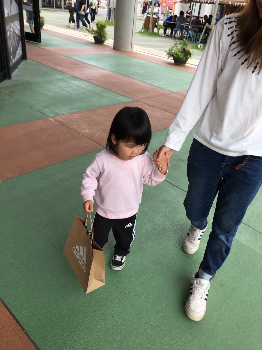 Hironori 暁闇會 Sur Twitter 中途半端に起きてしまった なぜか全裸なってるし なんでだ と思いながら 脱ぎ捨てられたパンツ履いたら ビッショビショ お漏らししたかなー 思ったら ゆずがお漏らししてた ここでひとつ愚痴をこぼしたい 子供寝かせてから 色々