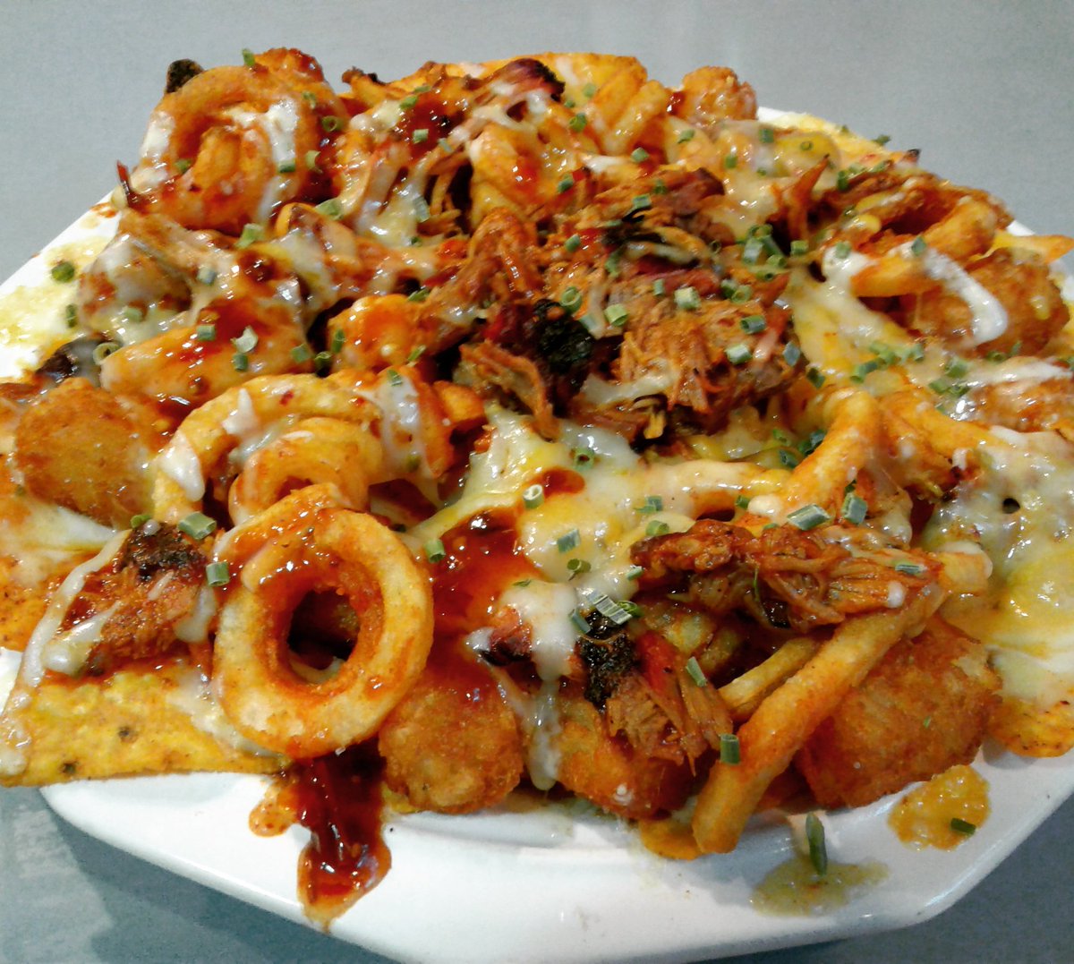 AJLester11's tweet photo. BADASS BBQ NACHO FRY TOTS🤗😲 #PulledPork #Brisket #BBQDoritos #ArbysFries #FriedTots #ChipotleGouda #TONS #OOEEYGOOEEYCHEESE  #GinormousFood https://t.co/ADENsLBmZx