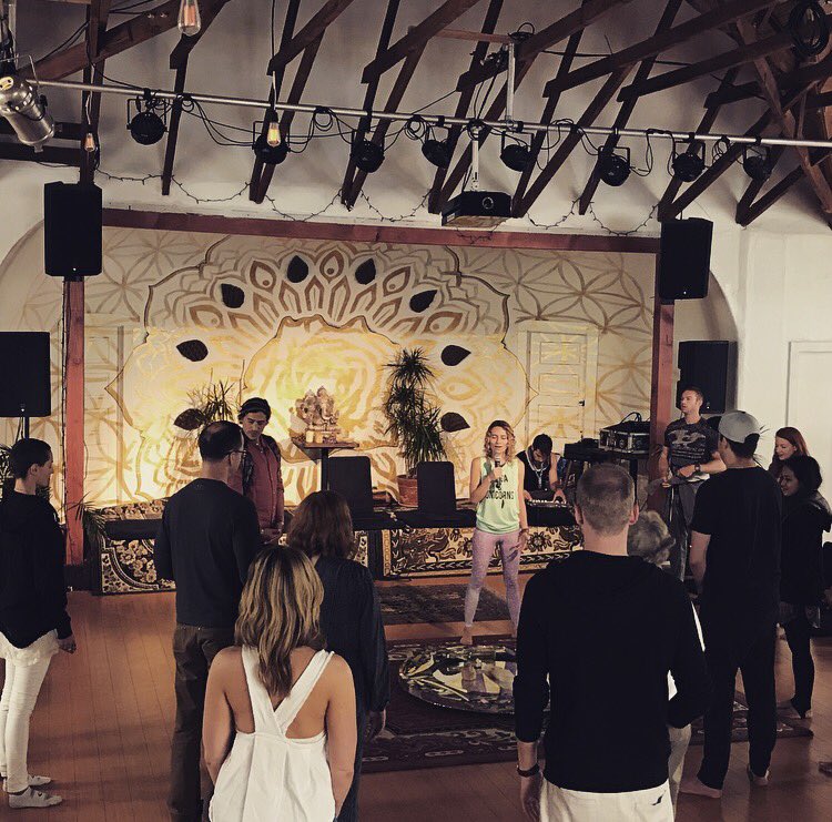 KNEKTtv's tweet photo. Listen to the amazing sounds of @TorkomJi, today's Guest Sound Healer at @FullCircleVB! #activ888 #mindfulness 👉🏻 https://t.co/Akl1AKtvNq https://t.co/f6KWkkoQCW