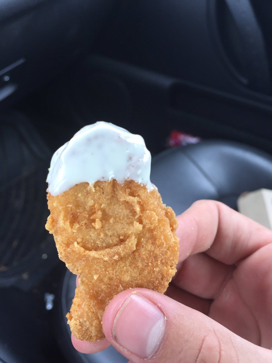 LouisSmithb's tweet photo. I sent a picture of a chicken nugget I thought looked like a face to my mom. When I got back from college it was framed in my room. Thnx mom https://t.co/lbpoX5JQ4P