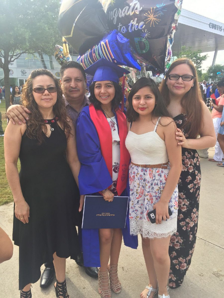 luvlixo's tweet photo. I can finally say I'm a high school graduate 🖤🎓 &amp; I couldn't do it without any of them, I love y'all!🖤 https://t.co/b0sCXAdNws