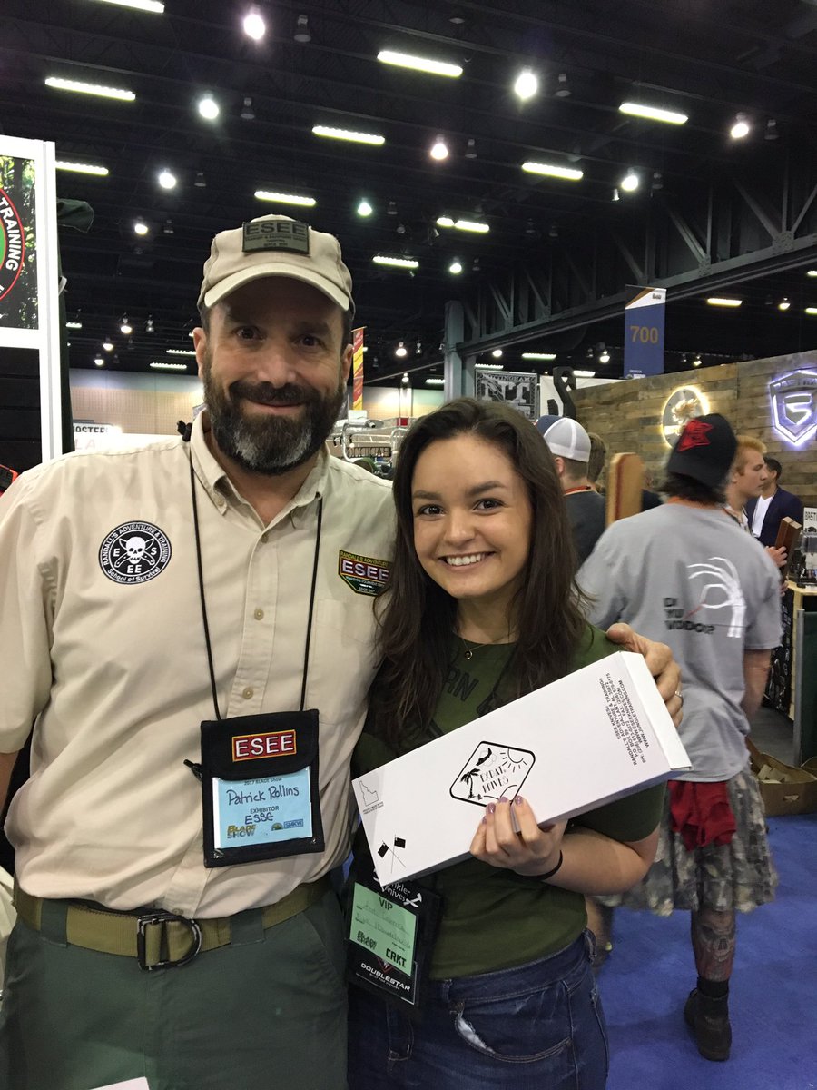 childish_andino's tweet photo. #blade2017 was pretty sick this year // proud of dad💚 thank you @ESEEKnives for the KILLER prize! https://t.co/5aFvaSuaGq