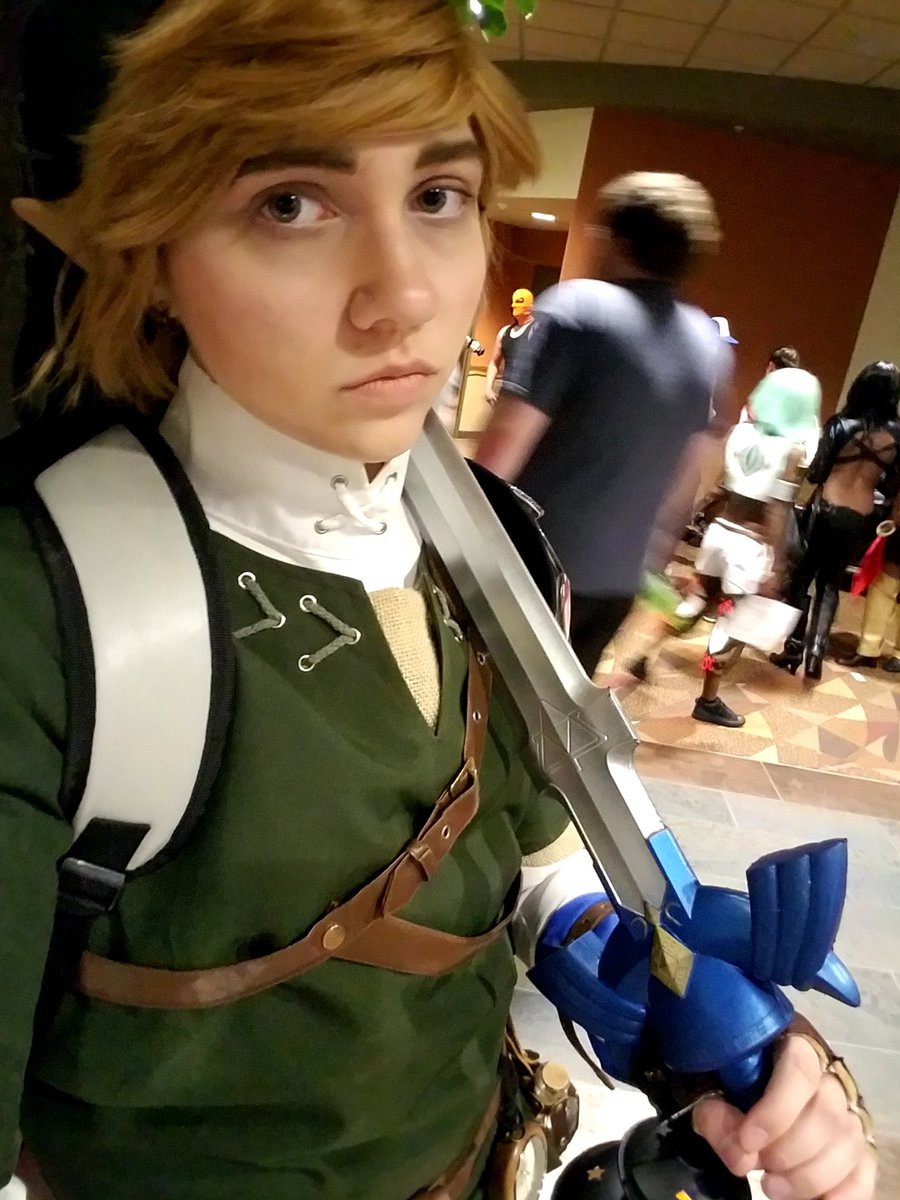 halbbier's tweet photo. and my #LegendOfZelda #loztwilightprincess link #cosplay from #colossalcon17 !!! https://t.co/fmn68y0pXi