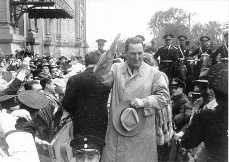 JP_Mza's tweet photo. #4deJunioDe1946
Asume por primera vez como Presidente de todxs los argentinos el Teniente General Juan Domingo Peron. #71AñosJuntoAlPueblo https://t.co/Fxpb18kD4M