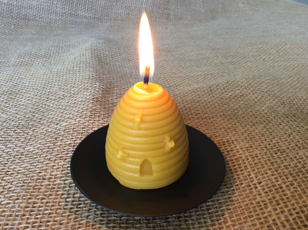 ElliesFarmShop's tweet photo. We're loving our new skep candle! Made from pure beeswax, it smells and looks gorgeous 🐝 https://t.co/Znqp1td2ED #HandmadeHour #beekeeping https://t.co/SFrz52JDsc