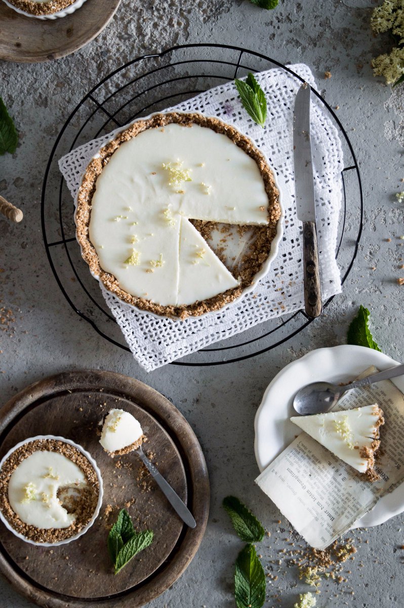 aboutverena's tweet photo. Und das nächste Holunderrezept gibt es gleich wieder hinterher - eine köstliche Holunder Tart mit Kokosknusperboden: https://t.co/knTTaqNFKD https://t.co/JFdN1cHytV