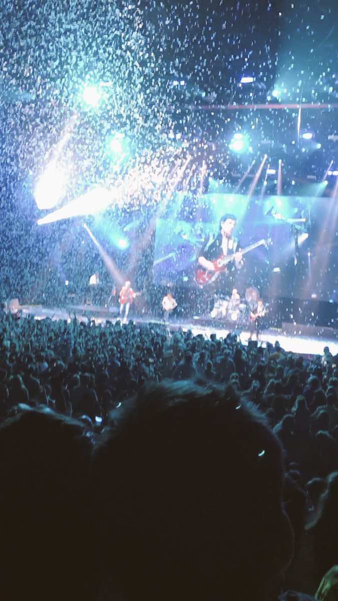 karissamaddox's tweet photo. #journeyconcert #fungetaway https://t.co/sGKygXAo1r
