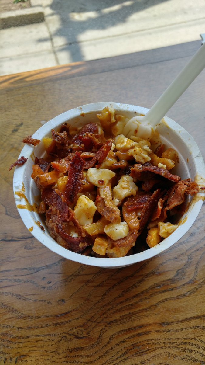 shoelesskc's tweet photo. When in Rome... #BaconPoutine #Toronto https://t.co/PaR9pXRr7k
