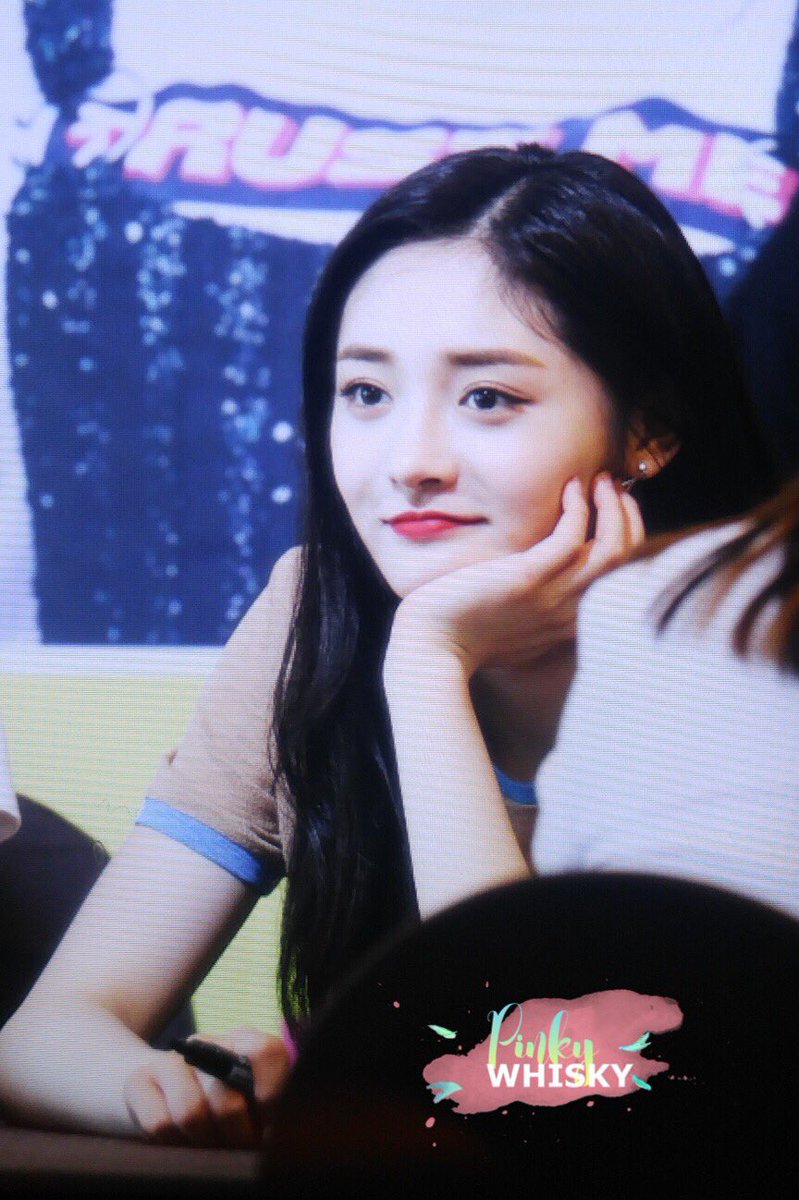 PinkyWhisky's tweet photo. 170604 부산 팬싸 

#周洁琼 #주결경 #Kyulkyung #프리스틴 #Pristin https://t.co/O3FuO2O165