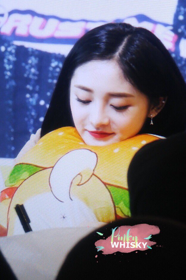 PinkyWhisky's tweet photo. 170604 부산 팬싸 

#周洁琼 #주결경 #Kyulkyung #프리스틴 #Pristin https://t.co/O3FuO2O165