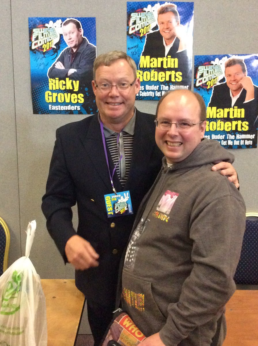 al4wfc's tweet photo. A Lovely Swindon Comic Con 😊❤️💫 #RickyGroves #MichealHenbury @chrisrankin @the_rosie_jane  #HarryPotter #DoctorWho #Eastenders https://t.co/moJJHUzp9B