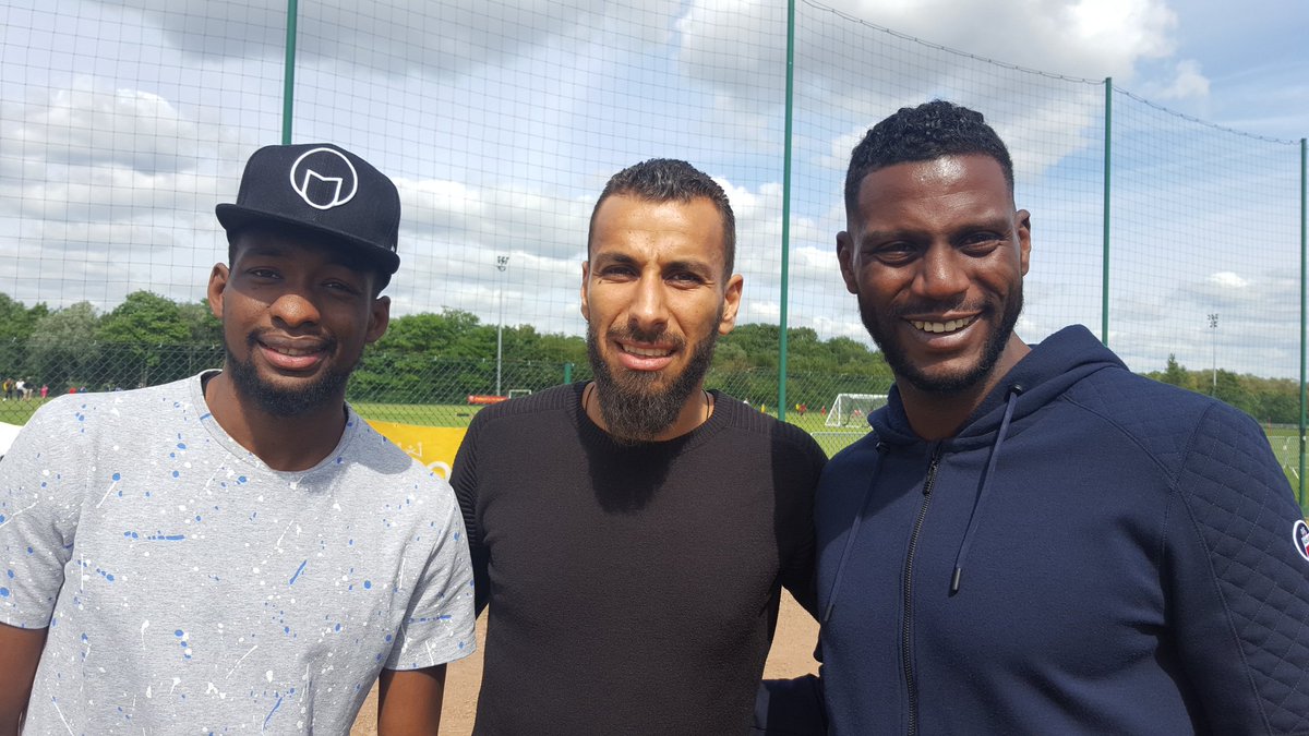 RCLens's tweet photo. #LaGailletteCup Visite de @sambsow, @GuezouiMedhy et Olivier #Thomert #rclens https://t.co/AS7JKvsfZi