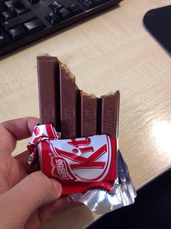 People who eat kit-kats like this #ThingsThatLeaveBritainReeling