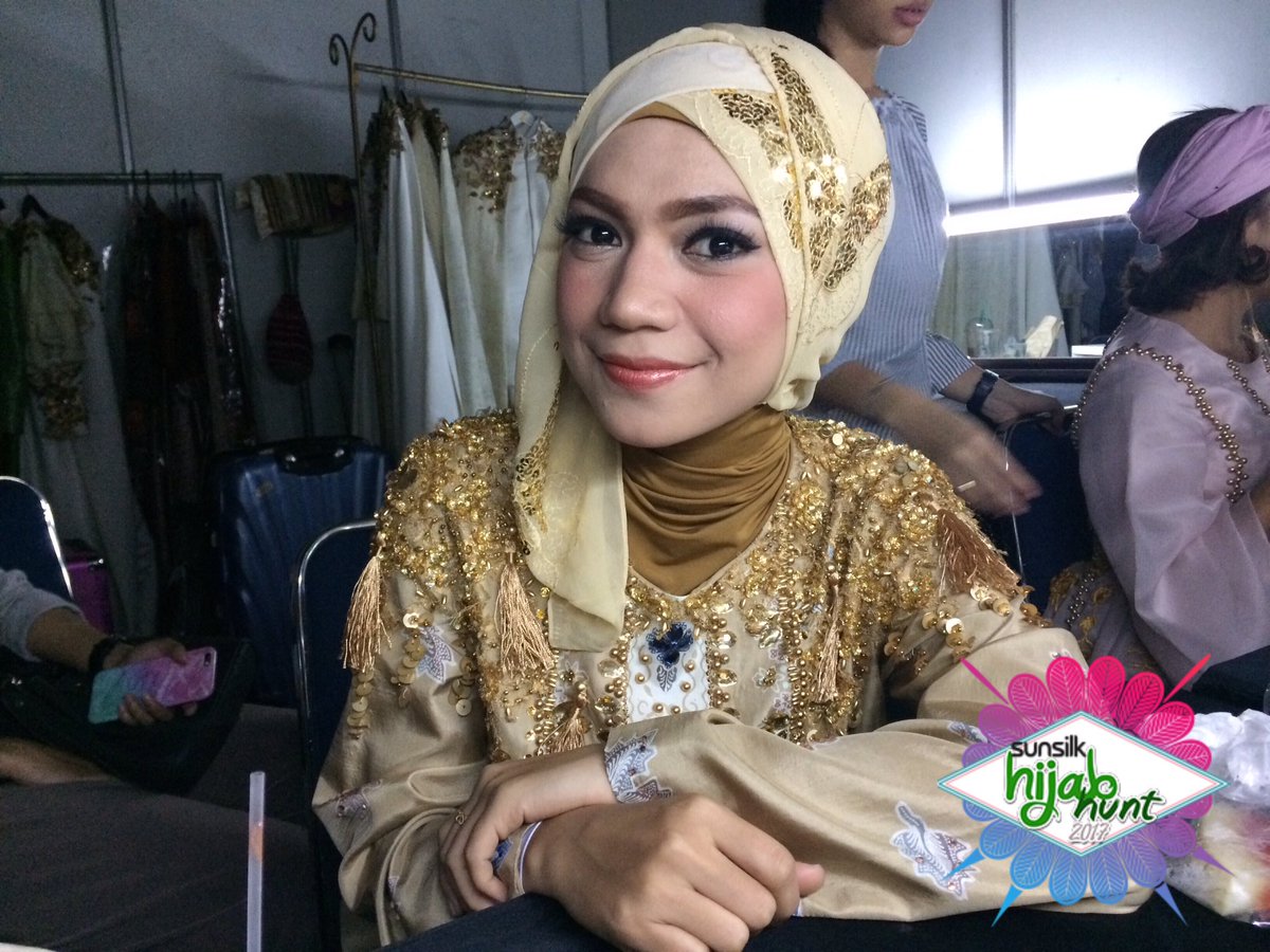 Sesaat lagi <a href="/BENIQNO99/">Beniqno</a> dan <a href="/indah_nevertari/">Indah Nevertari</a> akan menghibur Sobat7 dgn suara merdunya! #FinalSunsilkHijabHunt