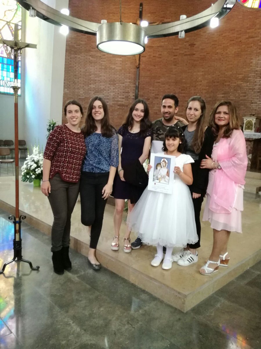 esplaiarciris's tweet photo. Avui hem participat de l'Eucaristia en què 5 nens i nenes del grup taronja de l'esplai han rebut la seva primera comunió, felicitats!!😀 https://t.co/a4qSBEs0AP