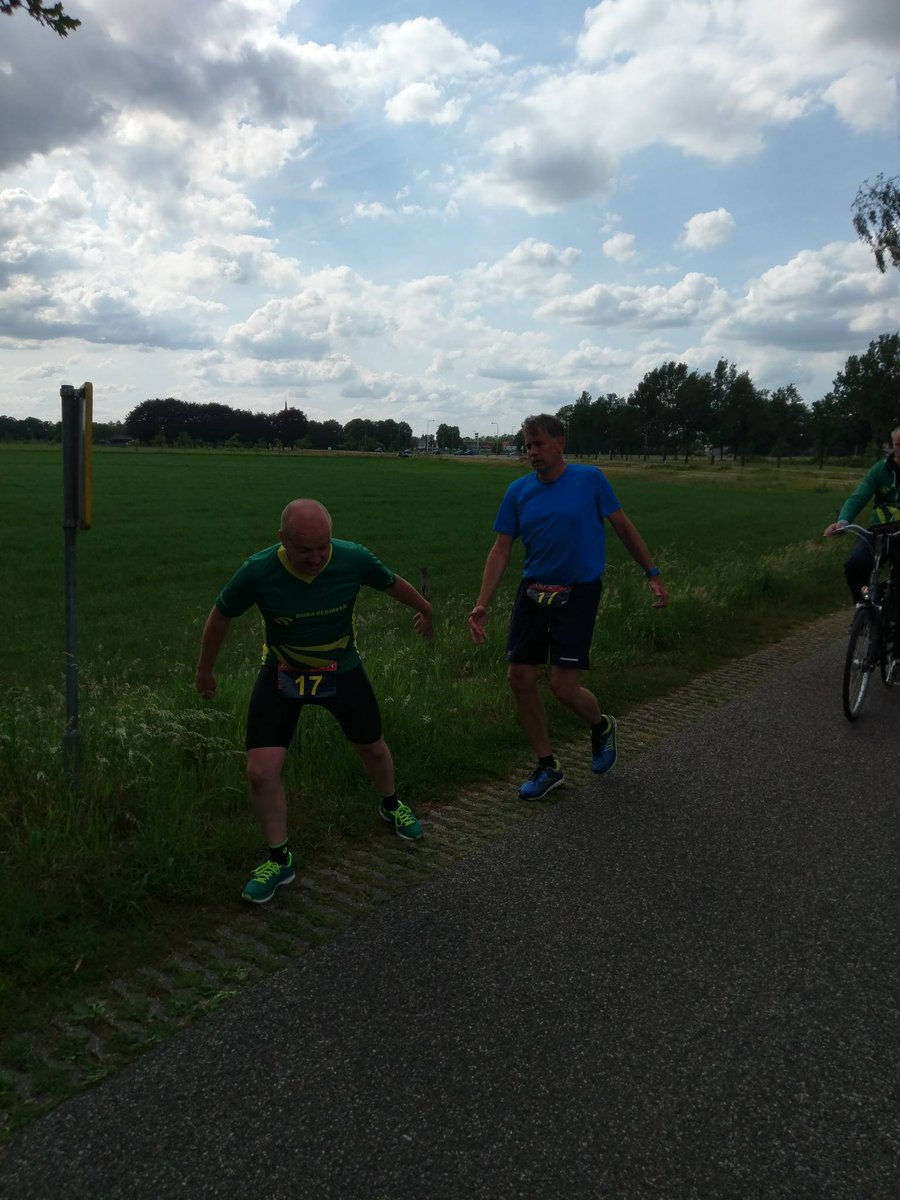 RoparunTeam17's tweet photo. En weer iemand van RoparunTeam17 weggeschoten. Het gemiddelde tempo is nu 11,71 kilometer. Bijna in almelo. Partytime. https://t.co/U3bob05W3p