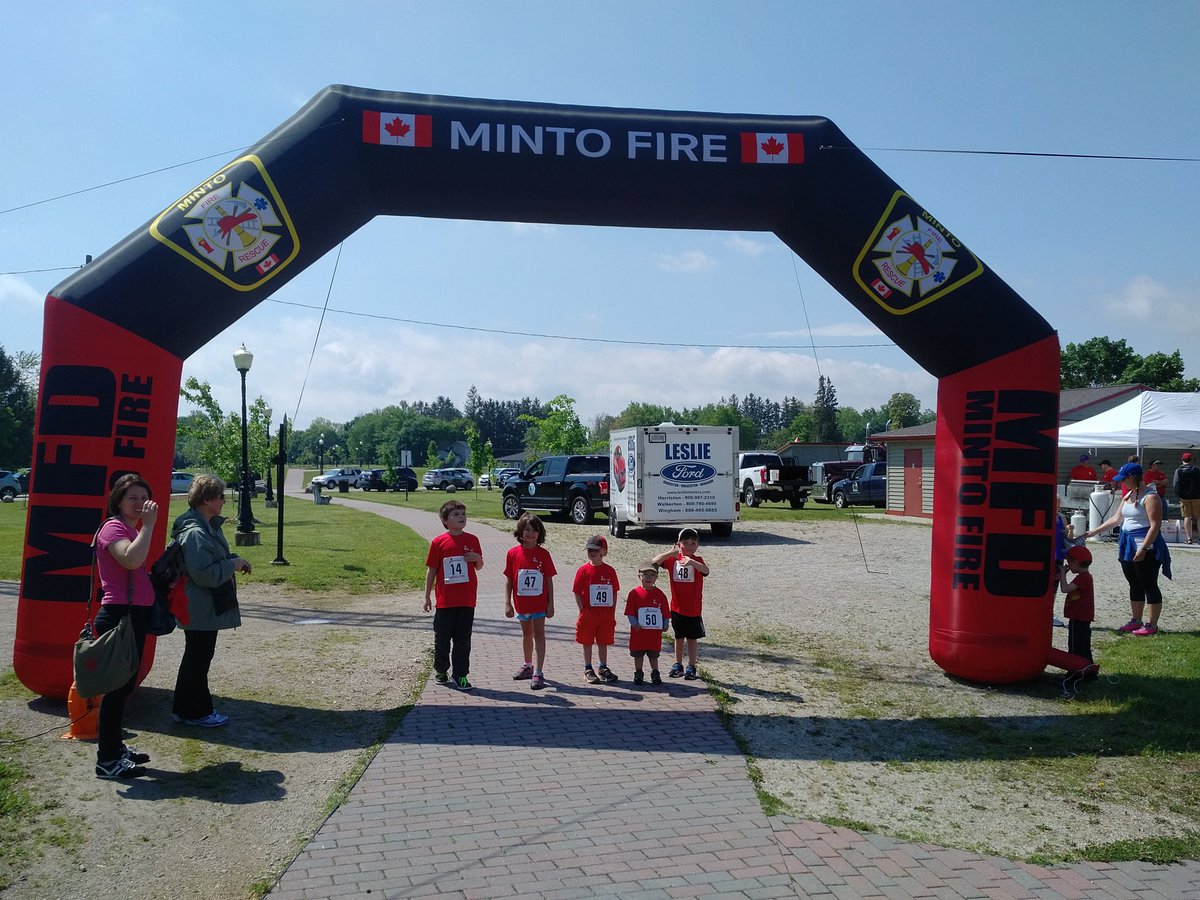 mintofiredept's tweet photo. The Junior Firefit runners are lined up and ready to go! #91Run https://t.co/f2VX7qArIL