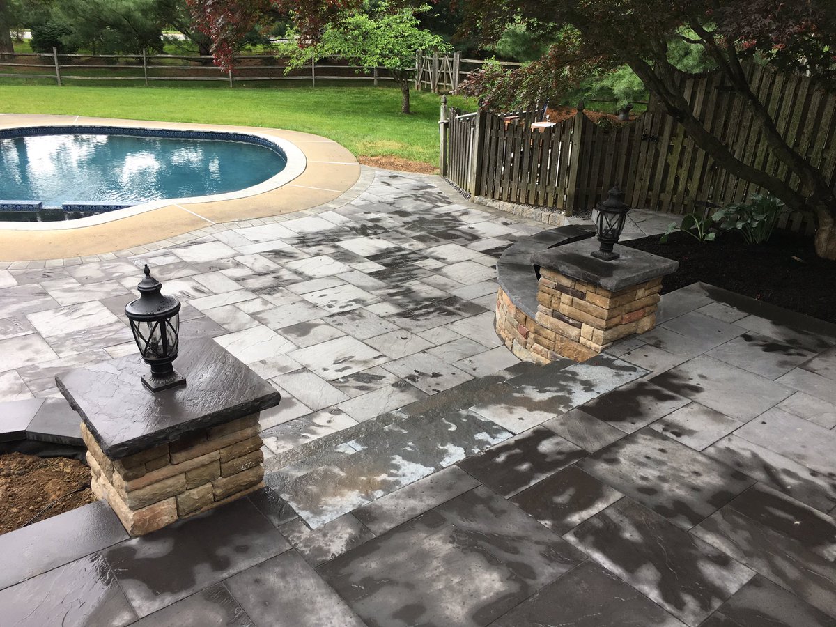 CKCLandscaping's tweet photo. @EPHenryUSA #CastStoneWall and #devonstone patio just complete by @CKCLandscaping https://t.co/9LyrUME7Vi https://t.co/jW2d19ubfc