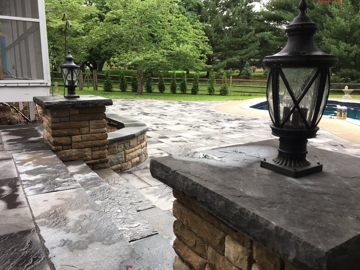 CKCLandscaping's tweet photo. @EPHenryUSA #CastStoneWall and #devonstone patio just complete by @CKCLandscaping https://t.co/9LyrUME7Vi https://t.co/jW2d19ubfc