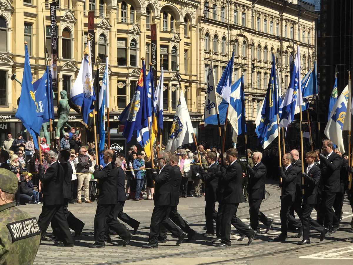 AndersAhnlid's tweet photo. Finska försvarsmaktens #fanfest #flaggfest #lippujuhla fint firad i #Helsingfors. Värdig och imponerande uppvisning av alla försvarsgrenar. https://t.co/GtL7WdFJMf
