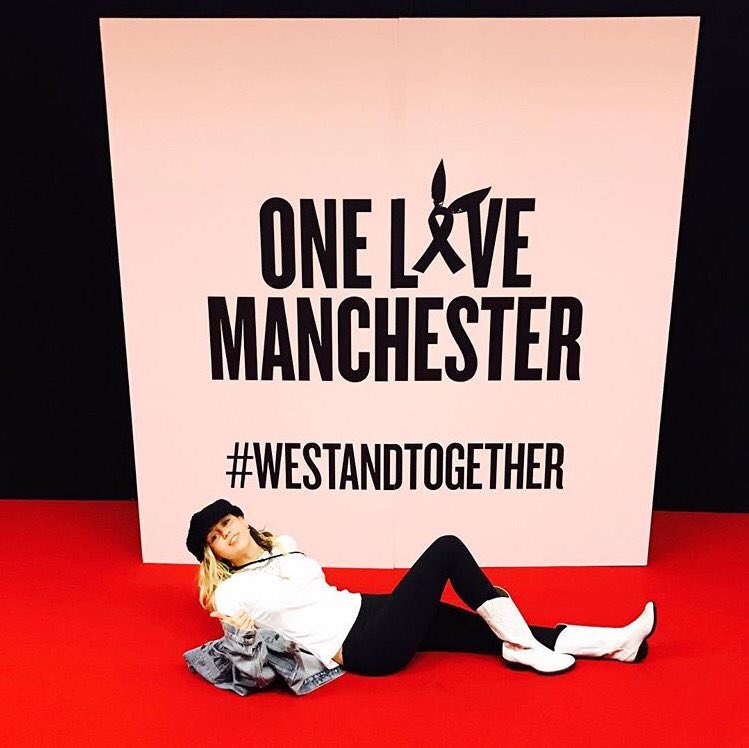 #WeStandTogether 🐰❤️ #ONELOVEMANCHESTER !!!!!