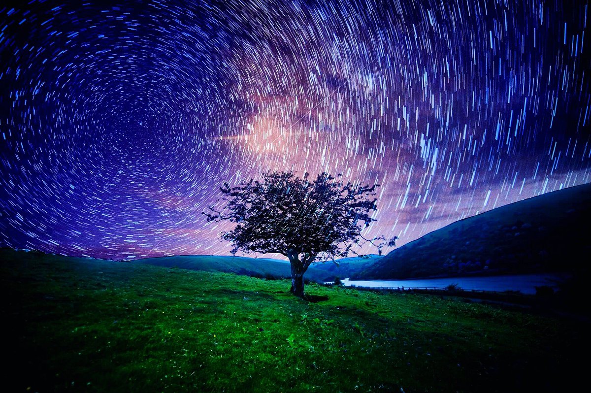 ToursCornwall's tweet photo. Found a great spot last night!
#phototour #photography #star #stars #startrail #astrophotography #longexposure #canon #night #nightphoto https://t.co/TzPrD5fAPO