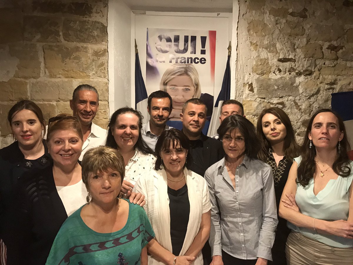 RNational_92's tweet photo. Au #FN, la parité n'est pas un vain mot.
Dans les #HautsdeSeine:
13 circonscriptions:
8 Femmes, 5 Hommes!
#FN92 https://t.co/vEenD7UCS4