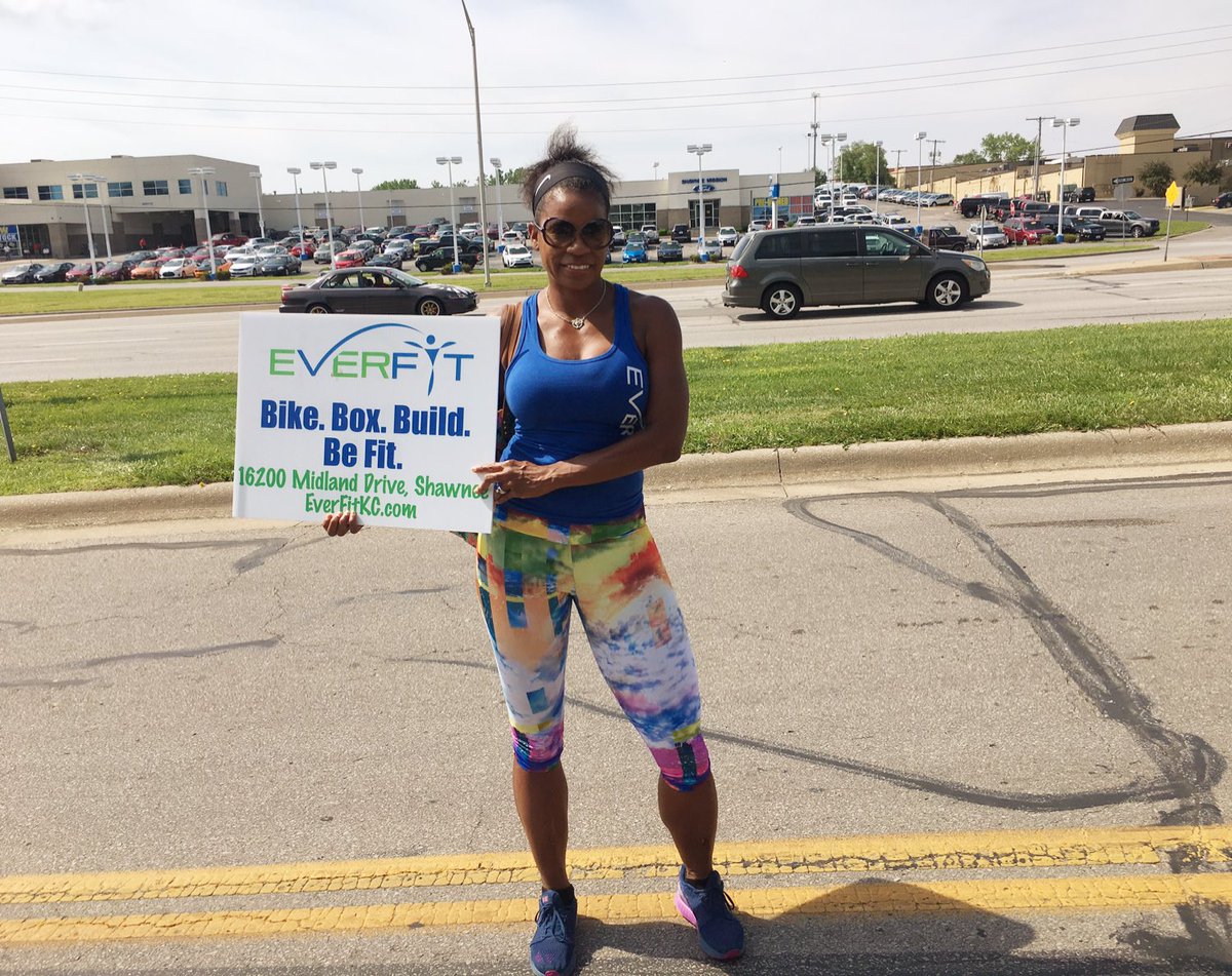 EverFitKC's tweet photo. The best lil gym in #kansascity. #bike #boxing #build #befit #belong #fitfam #everfitkc #shawneeks https://t.co/JpBVng20sz