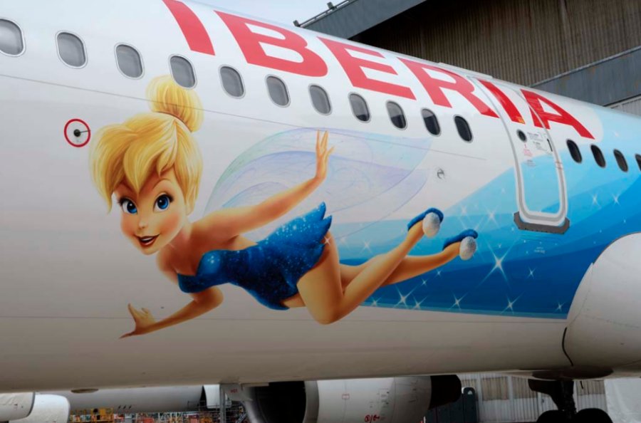 alanxelmundo's tweet photo. Tunean” avión para celebrar los 25 años de Disneyland París  https://t.co/4NrSeeTSUf https://t.co/G584SSNivj