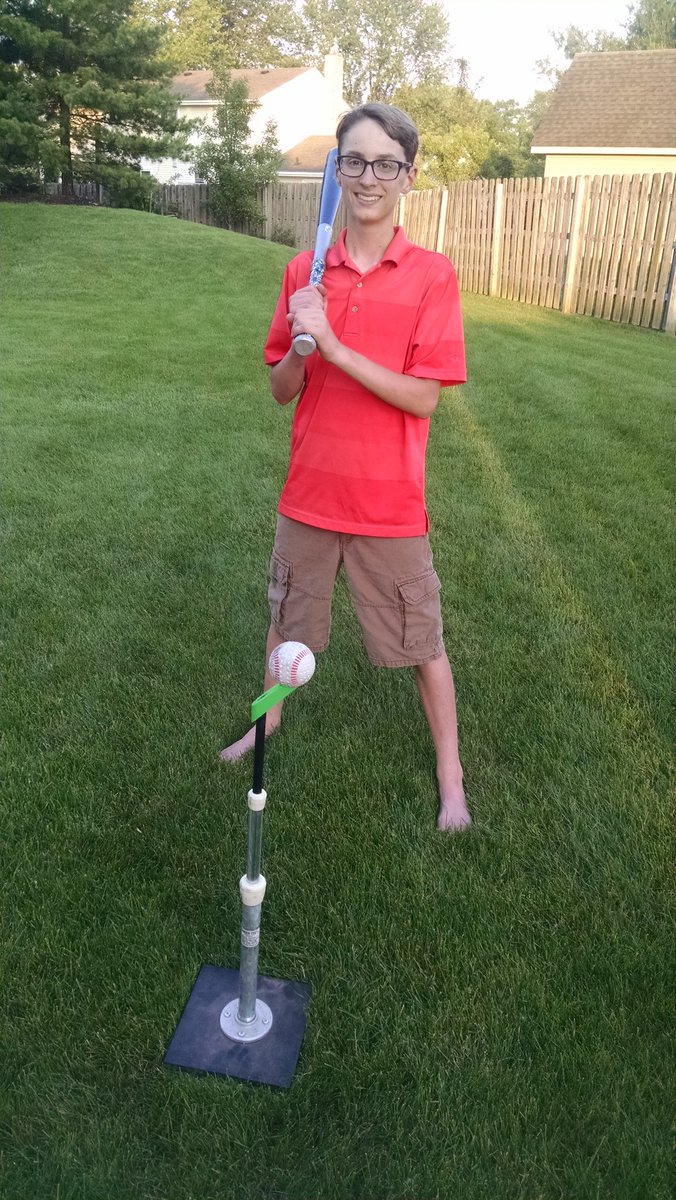 chamhub's tweet photo. Just got our new Launch Angle Tee in the mail yesterday. My son wanted to try it out as soon as he saw it. @LaunchAngleTee #LaunchAngleTee https://t.co/4lzDbpKUjV