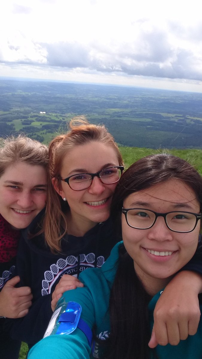 Delphine_Larue's tweet photo. Et un petit tour au Puy de Dôme ! Merci #MichelinCampus
 Week-end de folieee 😍😍 #Chembiochoc https://t.co/yDliNwYt8A