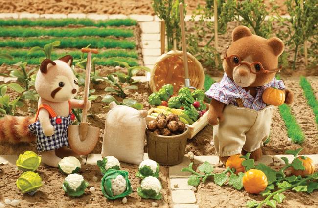 sylvanianshop's tweet photo. perfect day for veg gardening in allotment!   
#growyourown with veg set from @sylvanianshop #SylvanianFamilies #Gardening #Allotment #veg https://t.co/lQ7t55z55e