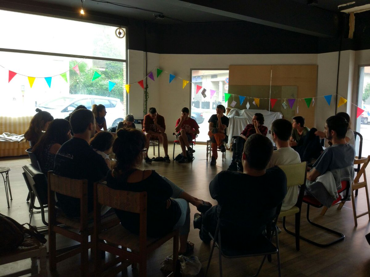 La_Xesca's tweet photo. Comença la taula rodona sobre estratègies x fer front als desallotjaments! Entre nosaltres, @AP_ElRec, @CPAtzur, @Kasalet i @CalEnkant_CSO https://t.co/yiKDwArS9J