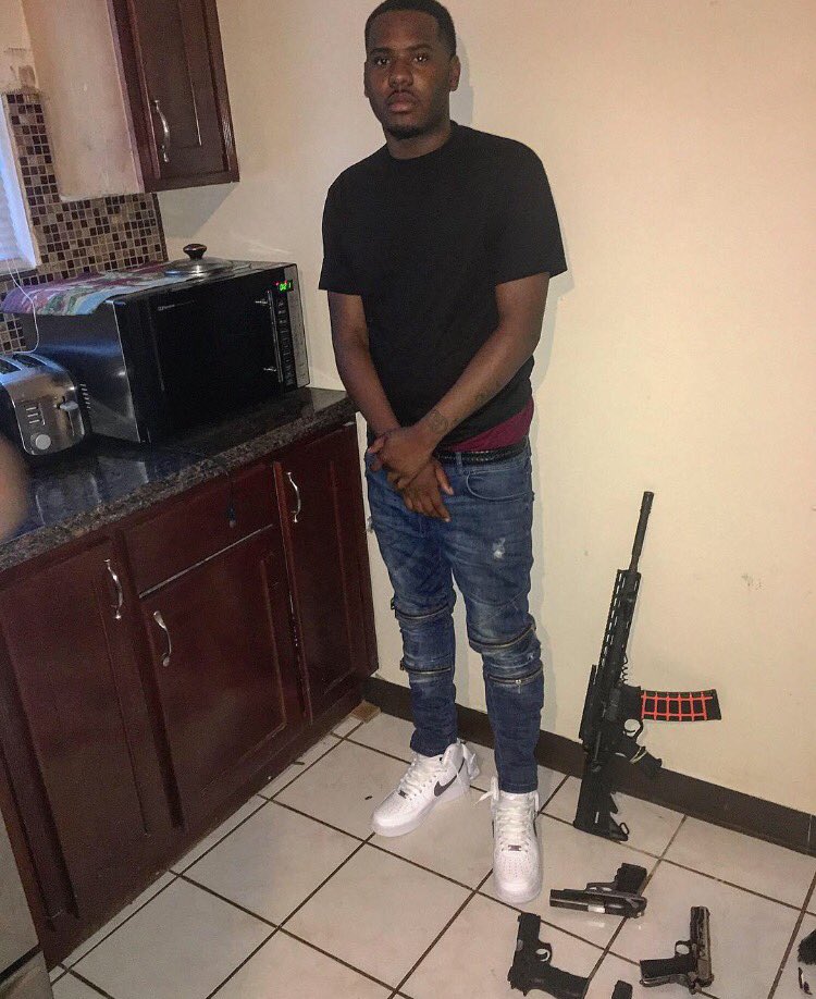 espot_tae's tweet photo. You Know How We Glockin™ Lil Nigga💯🎯
#YouKnowHowWeGlockin 😈👿 #EspotTae #VideoShoot https://t.co/Jhcnb0qHEQ
