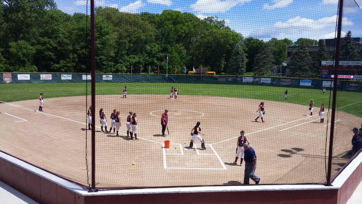 BillKoch25's tweet photo. Perfect day for a softball tripleheader at Rhode Island College. Game 2 of the D3 finals leads us off -- Scituate and Tiverton. https://t.co/EuBhBmQQvE