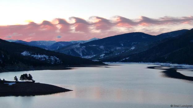 enicolem3's tweet photo. @GEO101SUNY Here is a photo of a Kelvin-Helmholtz wave, a rare cloud formation that lasts only a few minutes before disappearing. https://t.co/a1tngqnfTY