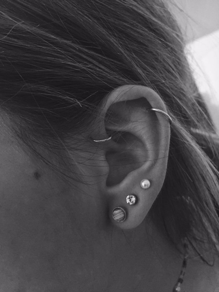 Earrings tweet media