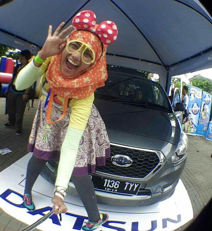 dillahfara's tweet photo. @MPMAuto @MPMAuto Ngabuburit bareng teman2 komunitas mobil &amp; art ni gayaku didepan mobil Datsun CC : @missoci  #THRMPMAuto https://t.co/IiH7Hqnfoi
