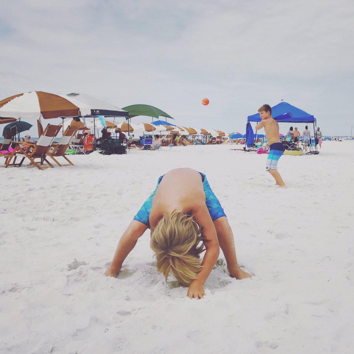 dladmire00's tweet photo. Football or baseball? #beachproblems https://t.co/1oAKp3qhlM