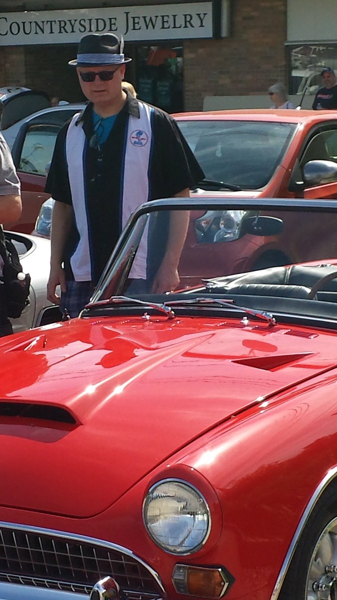 brickauto's tweet photo. Saw @charliesheen at @CarsAndCoffeeLM this morning! Said he just came from a @smashmouth concert https://t.co/kLASaKpx3j