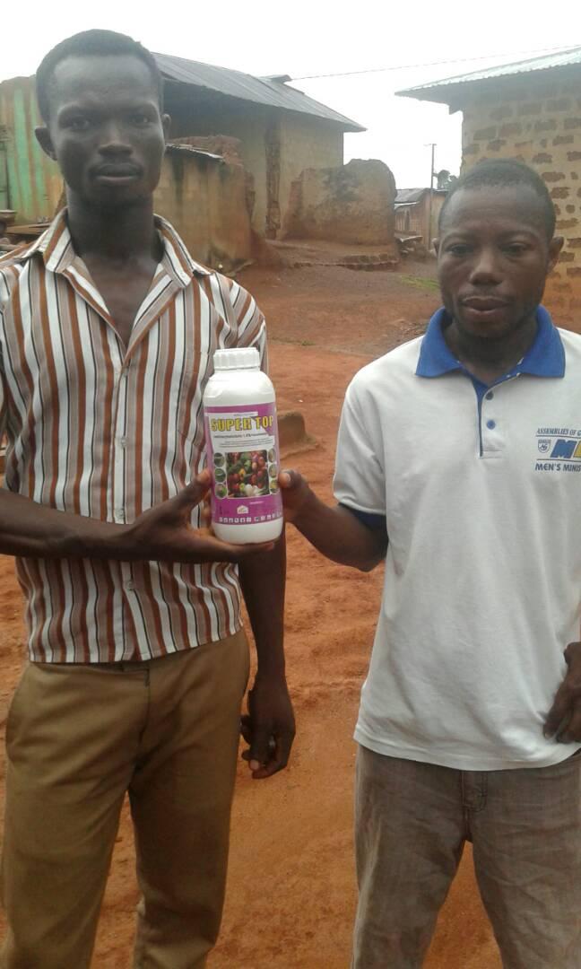 WiawsoAgric's tweet photo. #Fall_Army_worm
#Beneficiary_Farmers
#supertop_ insecticide
#Location: Futa
#Feed_the_future
#Right_2_Food https://t.co/eOHrHTqJER