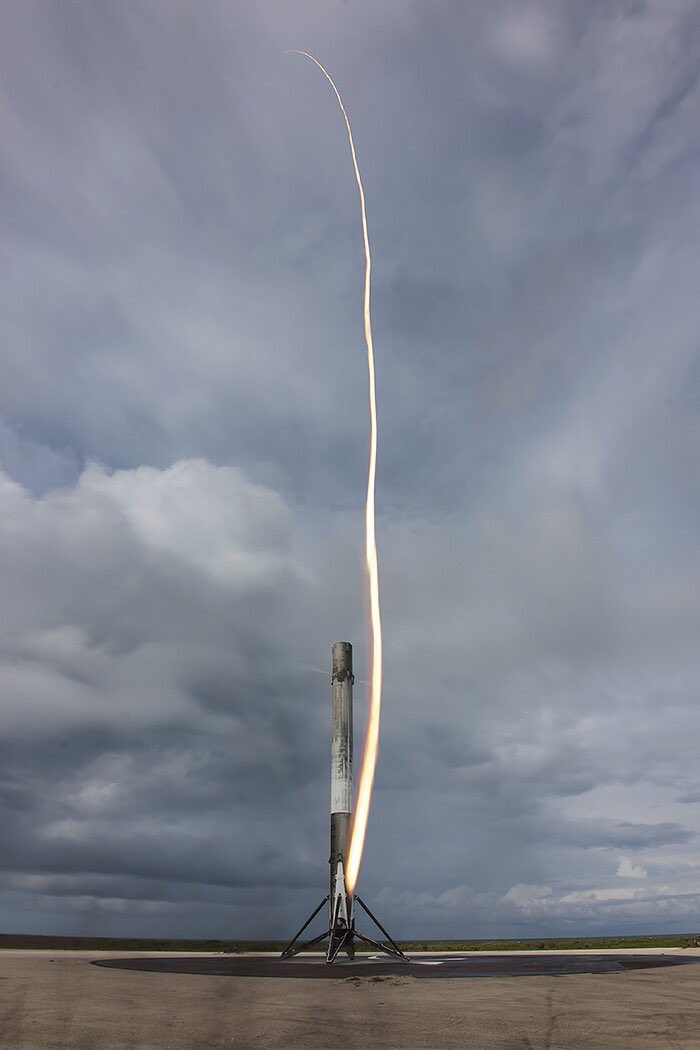 RedDragonMars's tweet photo. Just when you think @SpaceX can't be any more badass.....
#ThisHappens #PhotographicMagic πΈπ¨π»ββοΈπ
πΌββοΈ https://t.co/ibJp6tRgIW
