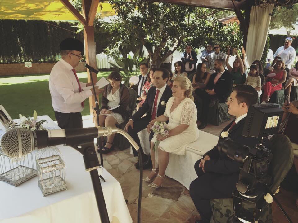 OlimpicaFilms's tweet photo. Nos vamos de boda. 25 años casados y celebrando por sorpresa sus bodas de plata. #casados #boda #matrimonio #alhaurindelatorre #cortijochico https://t.co/Vs7L7rwp1v