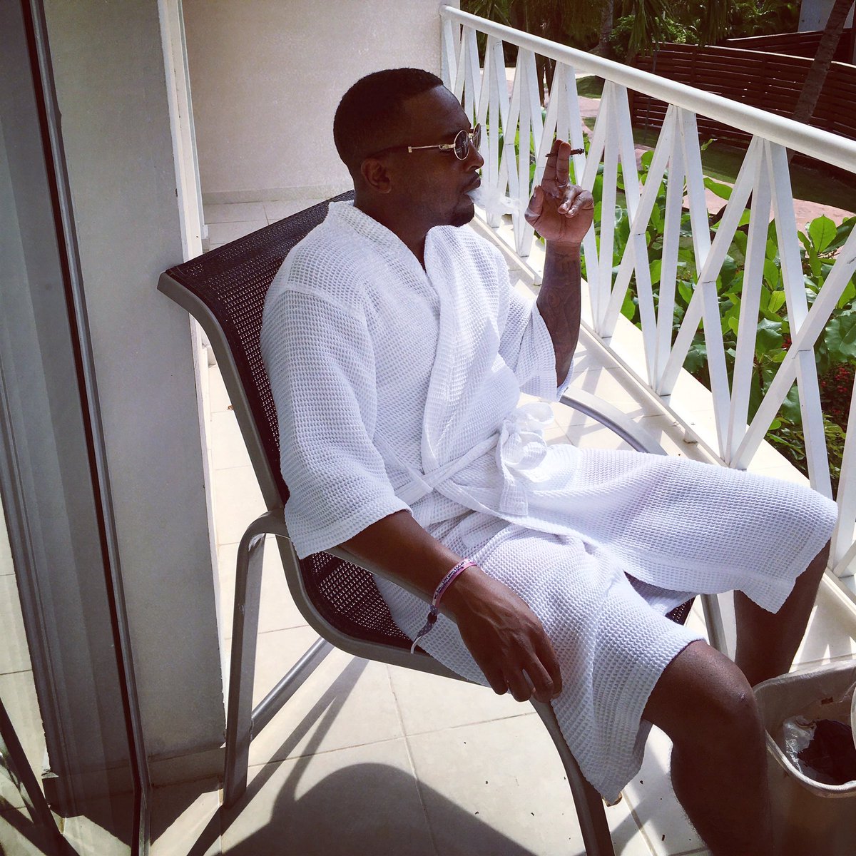 dee_goodz's tweet photo. Out here finishing up this #GoodMoney2 album. Real BO$$ vibes‼️ https://t.co/r32b9lWrdz
