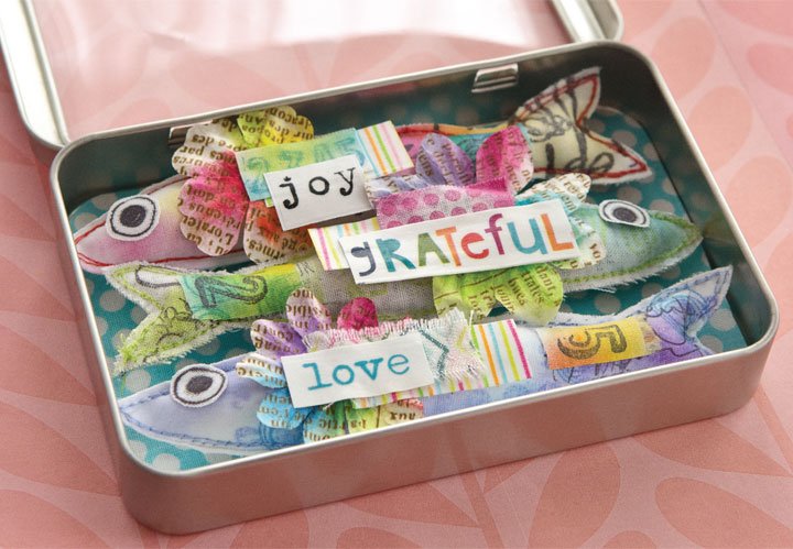 These tiny fish by Andrea Ockey Parr are swimming with color, inside Sew Somerset: ow.ly/Ogk030ch9HN