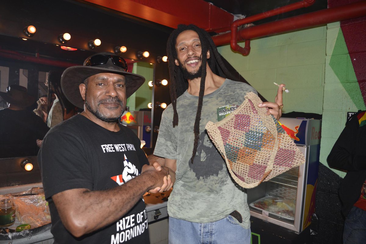 FreeWestPapua's tweet photo. .@BennyWenda meeting Bob Marley's son, reggae musician Julian Marley, backstage at a concert in Sydney, Australia.
https://t.co/LNtUmEzq1q https://t.co/Ud6UIpJ1hu