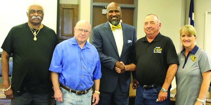 mitchthames's tweet photo. Meet the new BCISD Superintendent Dr. Scott https://t.co/r0W81QqxHL https://t.co/wqrWWziAw6