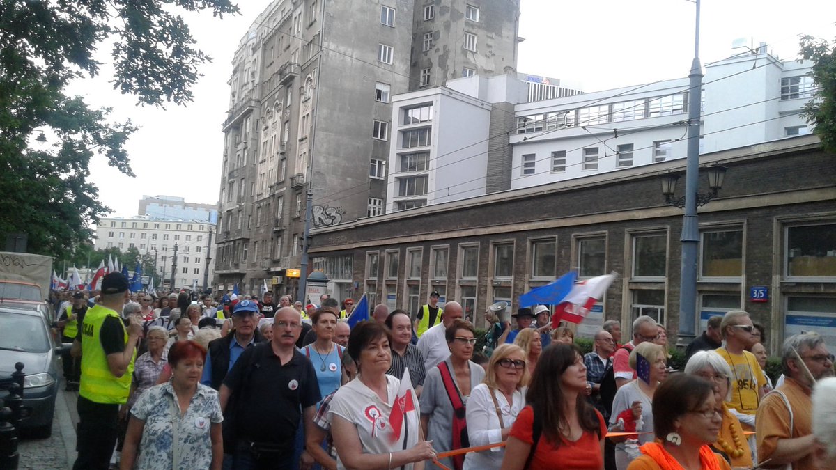 Kom_Obr_Dem_Int's tweet photo. #KOD #All4Freedom march, Warsaw https://t.co/1puC7WzoS1